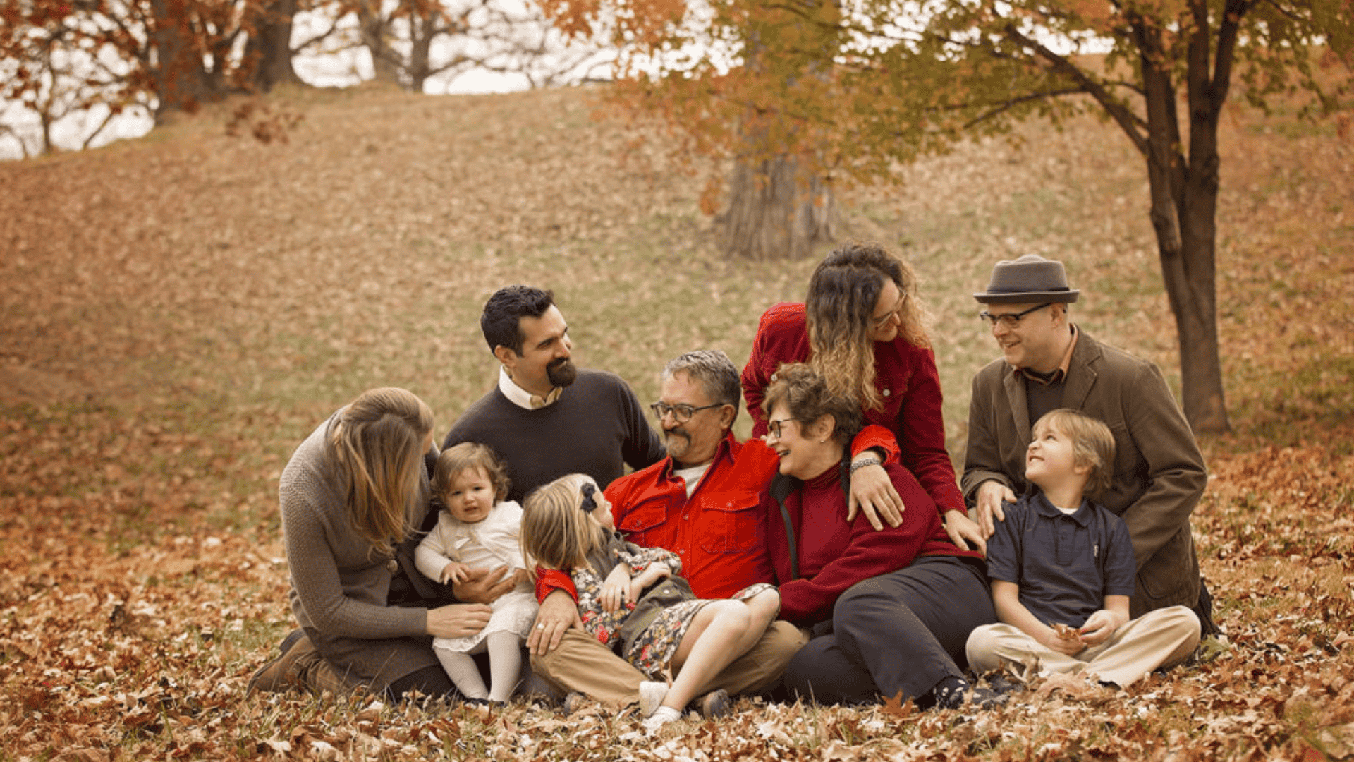 extended family sessions grandparents cousins outdoor fall family photo outfits