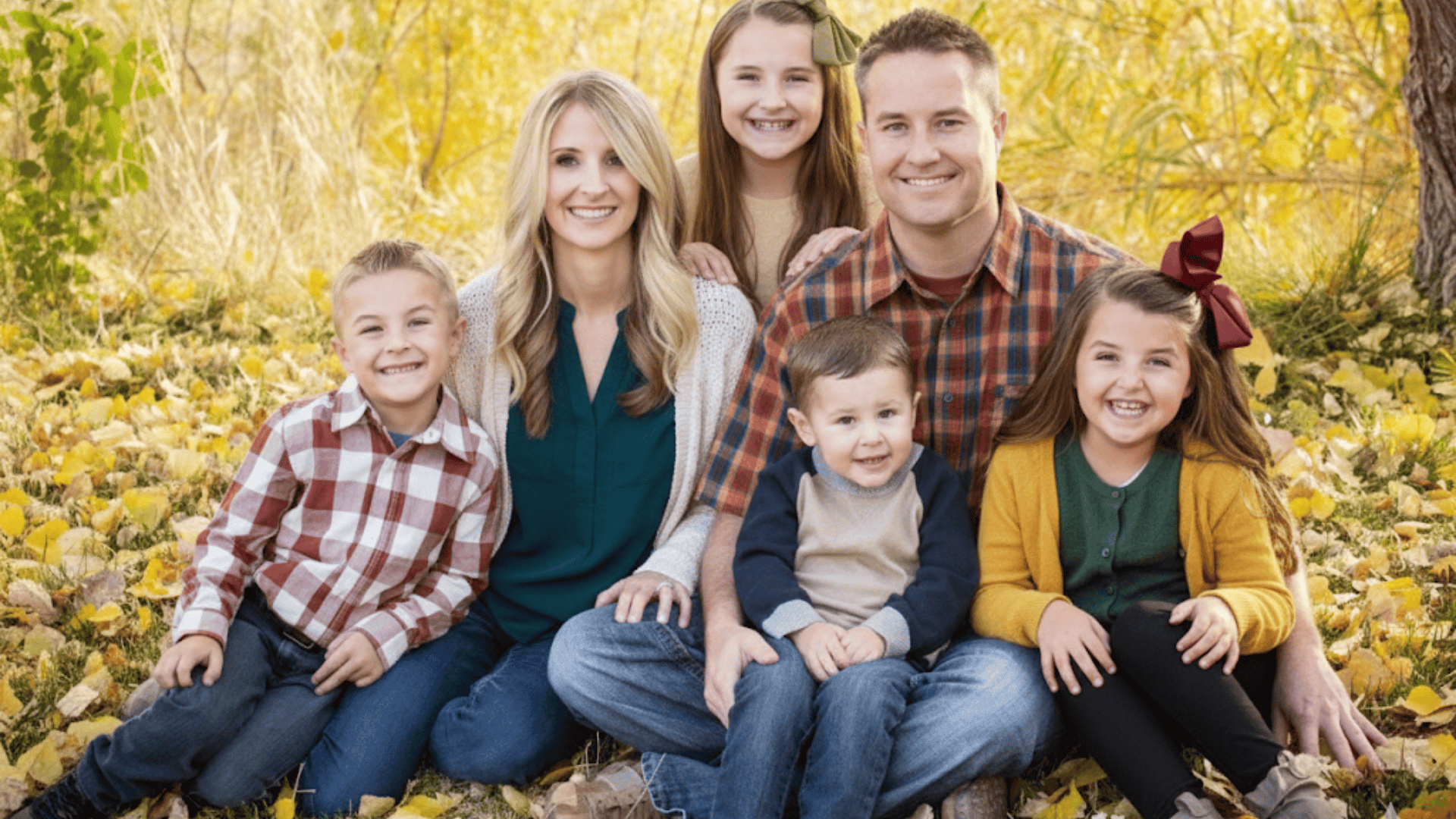 family of five big family coordination tipsfor outdoor fall family photo outfits